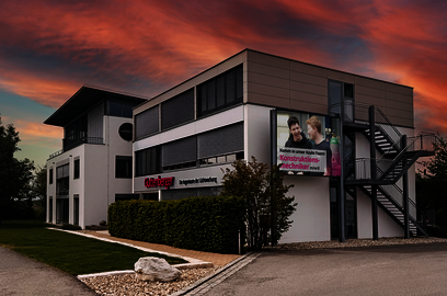 Betriebsgebäude Guttenberger im Sonnenuntergang